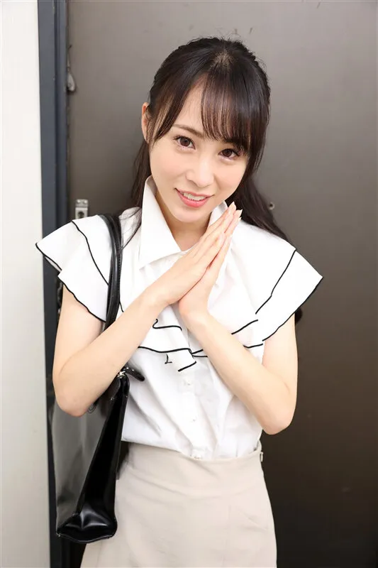 【VR】【終電逃した先輩を家に泊めたらノーパンノーブラ！】毛無しマンチラでナチュラル誘惑してくるスレンダー美BODYの先輩に大興奮！我慢出来なくなった童貞のボクは彼女がいるのに先輩の身体を貪り一晩中イカセてハメ狂った…。守ってあげたくなるような小動物系の先輩と一夜だけの脱童貞浮気SEX！ 上田紗奈