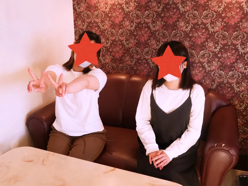 友情崩壊！？友人同士で羽交い絞め腹パンチ女体耐久テスト