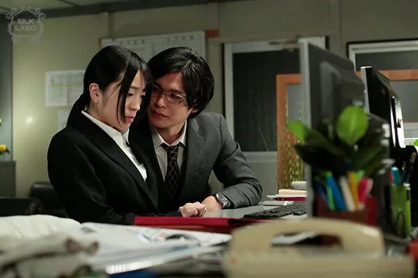 【愛花みちる 宮沢ちはる 南梨央奈】After work III アクシデントオフィス【上原千明 及川大智 保志健斗】