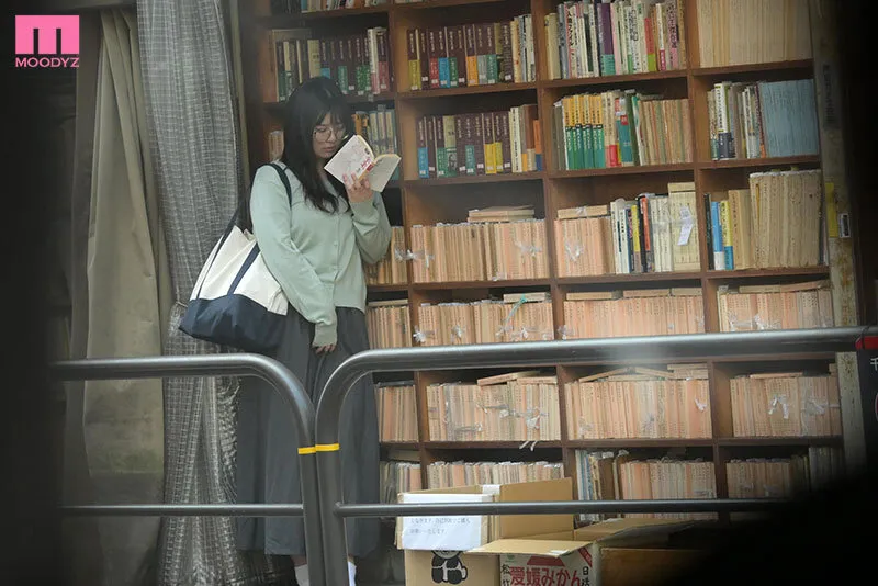 【川田ひな】【Gカップ】新人 古書店で立ち読みしている眼鏡っ娘インキャJDをナンパしたら、官能小説でオナニーしてる隠れ巨乳で大量潮吹く変態ちゃんだった件 ひなちゃん