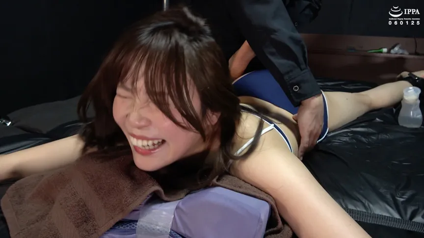 【角名つむぎ】うつ伏せ四肢拘束にローションも使ってスーパーハードなくすぐりで叫びまくるつむぎちゃん！