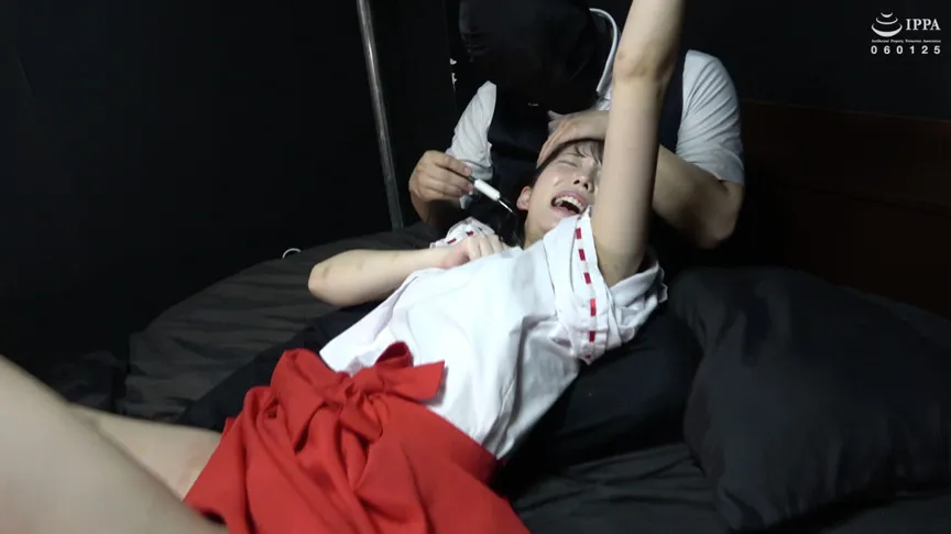 「吊り拘束でくすぐりが癖になってきた巫女服のアイドルをくすぐり！」 WAKA-044 宇佐美みおん（6）