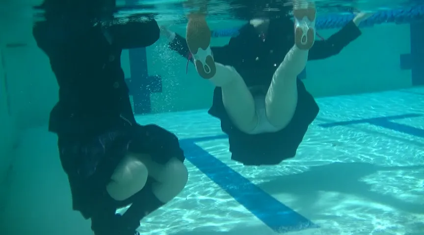 【JK制服着衣水泳】第2種目 浮力対決