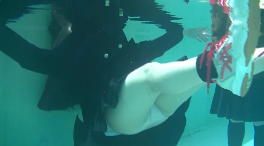【JK制服着衣水泳】第2種目 浮力対決