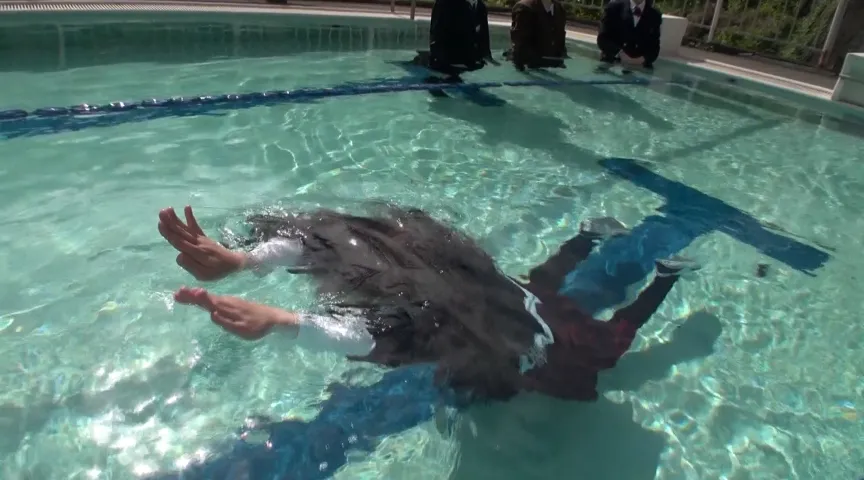 【JK制服着衣水泳】第3種目 潜水対決