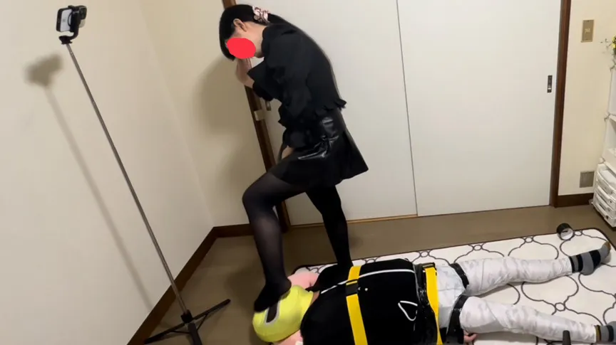 電気アンマをかけた男の数は数知れず！ 小さいの頃からS女の自覚があった 水野ゆい女王様の電気アンマ地獄