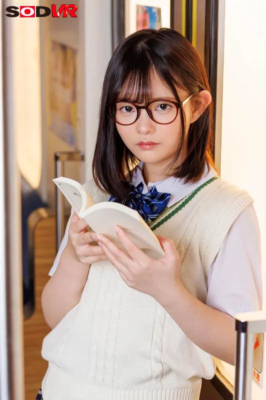 【JK】【VR】目を覚ますといつも電車で読書している文学女子がボクに跨っていて…誰もいない二人きりの車両でねっとりじっくり痴女られる。 紬希ゆら