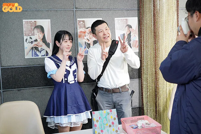 【逆バニー】デリヘル呼んだら潮対応のアイドルと遭遇！ 「キスもした事が無い」と言っていたのに風俗で働いていたので 内緒にする代わりに本番OKさせてイッもヤメない追撃お仕置ピストン 月見若葉