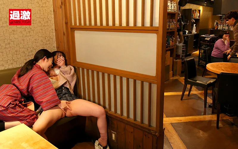 【大槻ひびき 沙月恵奈 美咲かんな 他】営業中の居酒屋でレズ店員にベロベロにさせられてこっそり手マンでお漏らしイキしまくる敏感女