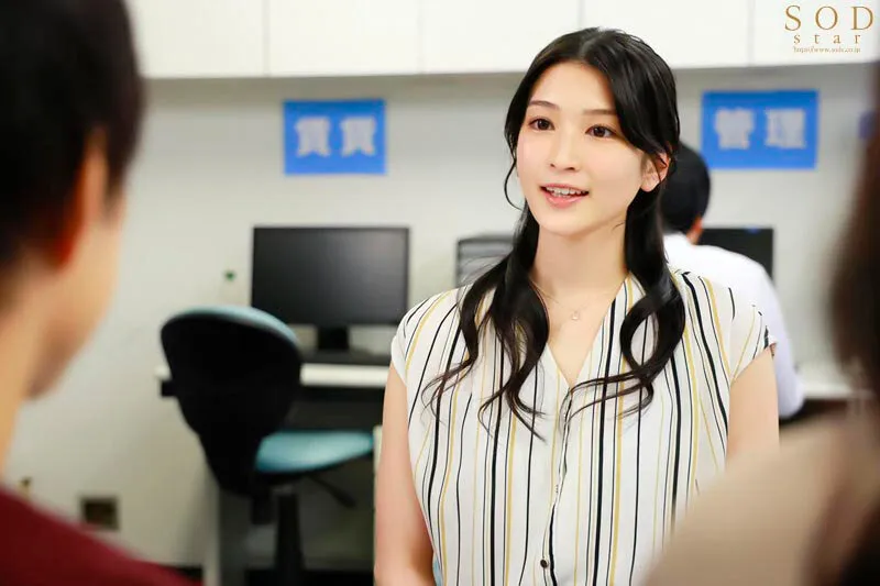 同棲するため物件を内見にきたカップルの彼氏を寝取って生ハメ中出しさせる淫乱美脚な不動産レディ 本庄鈴