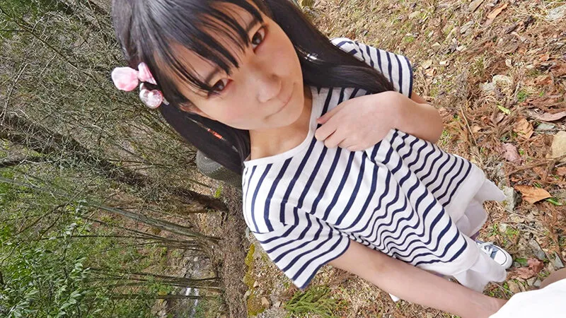 【JSロリレイプ】体調不良と嘘をつき課外授業を欠席して宿に残ったちっぱい純朴美少女が担任教師に外で裸にされ、生えかけの陰毛を晒されながら肉棒を挿入され大人になっていった… 伊織ひなの