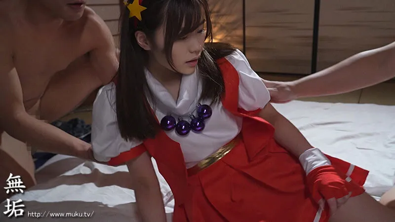 【北山憂】【ロリ】見ず知らずのおじさん達に笑顔でマワされる。 こすぷれ温泉個撮旅行。（MUKC-067）