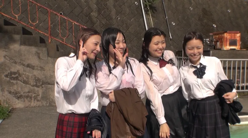 【JK着衣水泳】恒例冬服シャワー
