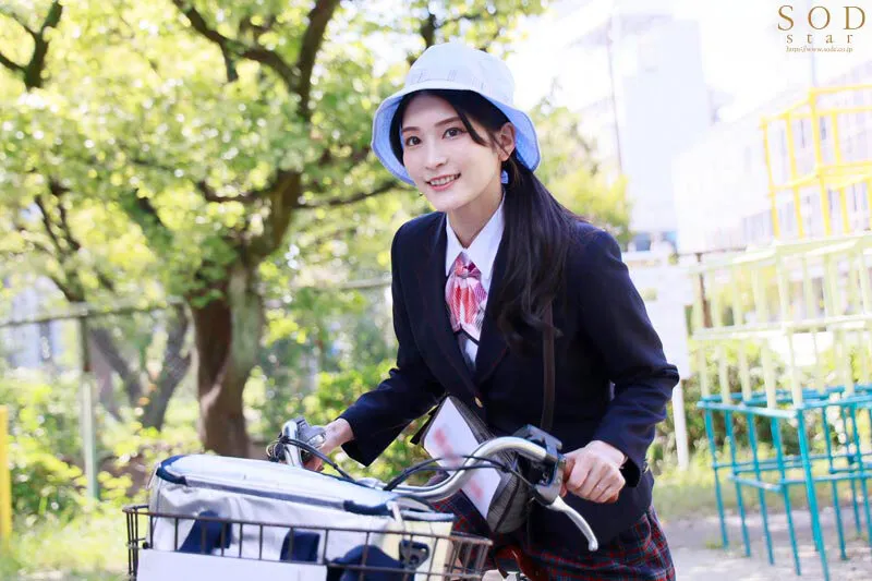 【ヤクルトレディパロディAV】反り勃ったチ〇ポと溜まった精液を毎日笑顔で舐めとってくれる性交販売レディ本庄さんに密着 本庄鈴