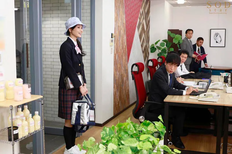 【ヤクルトレディパロディAV】反り勃ったチ〇ポと溜まった精液を毎日笑顔で舐めとってくれる性交販売レディ本庄さんに密着 本庄鈴