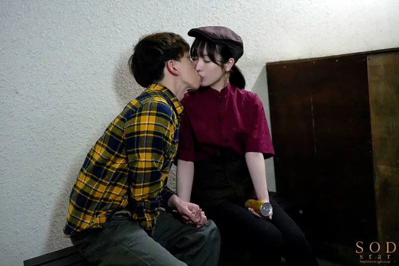 【すき家パロディAV】隠れ美人の牛丼チェーン店で働くパート主婦が学生バイトと避妊具なしでネチョベロ不倫中出し 小湊よつ葉