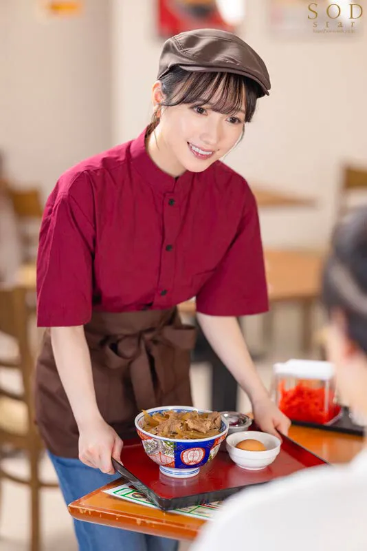 【すき家パロディAV】隠れ美人の牛丼チェーン店で働くパート主婦が学生バイトと避妊具なしでネチョベロ不倫中出し 小湊よつ葉