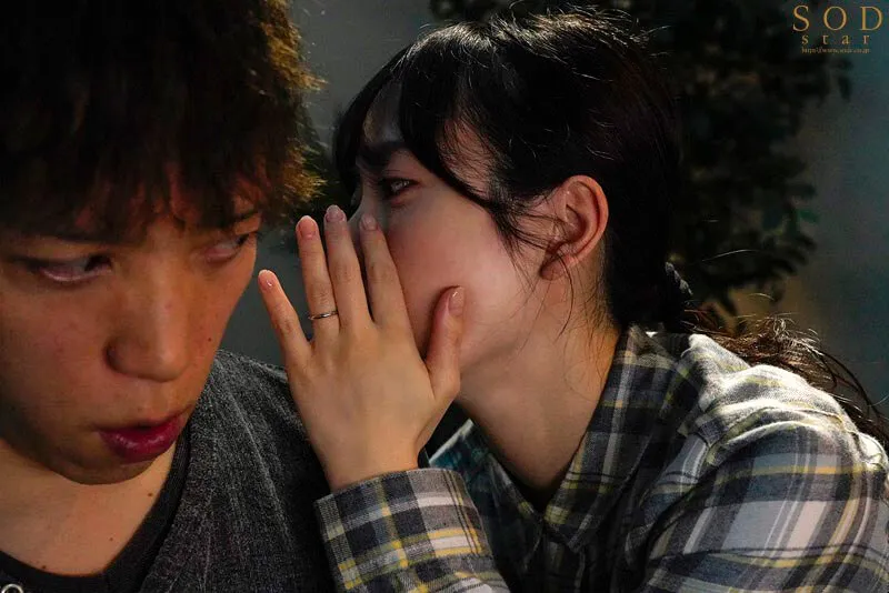 【すき家パロディAV】隠れ美人の牛丼チェーン店で働くパート主婦が学生バイトと避妊具なしでネチョベロ不倫中出し 小湊よつ葉