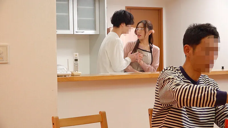 【美丘さとみ】一般男女モニタリングAV 近親相姦しちゃった母子のその後まで追跡スペシャル マジックミラーの向こうには再婚したての父親！巨乳の新しいお母さんと童貞の息子が2人っきりの密室で筆おろし中出し！！…した後日談:義母と息子の何度も繰り返される父には秘密の近親相姦を家庭内盗撮7