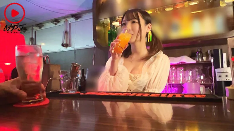 【あおい藍】酔ったらヤラせてくれると噂の指名率No.1ガルバ店員とノリノリ店内トイレで禁断フェラからホテル連れ込みへべれけ中出し 某都内人気ガルバ店員:あおちゃん