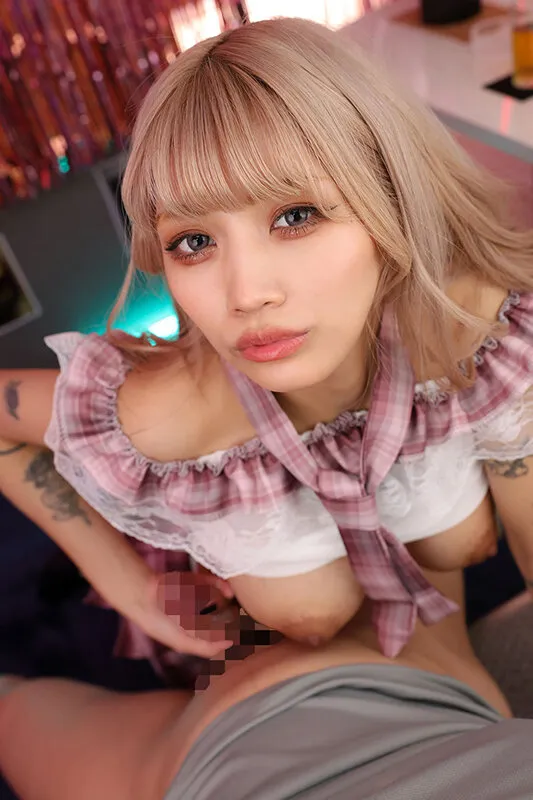 【JK】【VR】タトゥーギャルにチ○コもげるまでしゃぶり尽くされ全身ぐちょぐちょにされる闇ピンサロ 鳳カレン