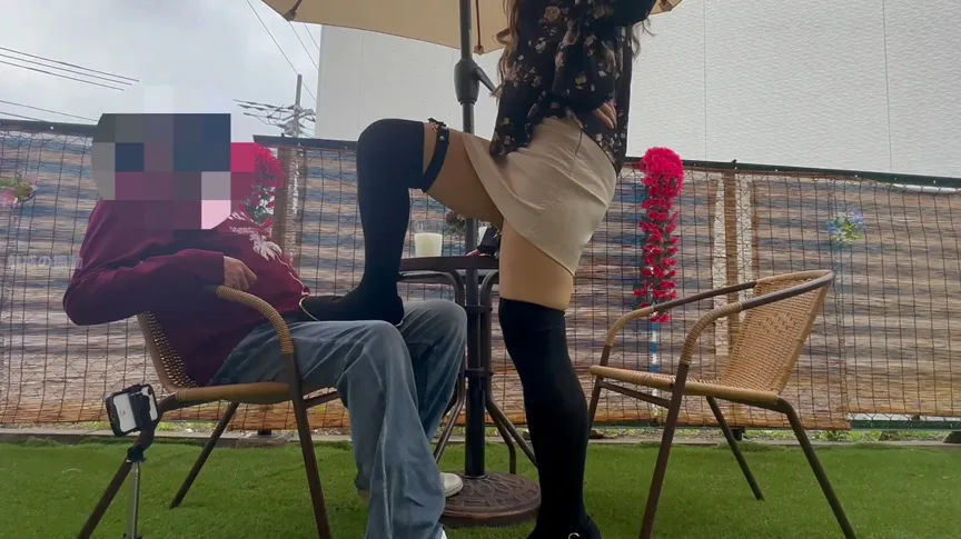 久しぶりにお会いしたX女王様にオープンカフェのテーブル下で電気アンマされて逝かされたんだけど！