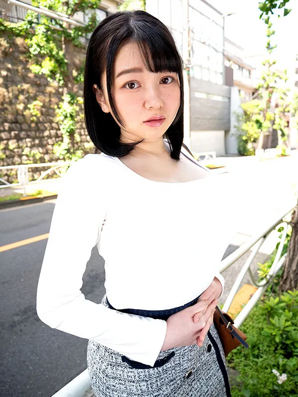 【小坂ひまり】【個撮】一流大学を卒業、大企業で働くクソ真面目でしっかり者で世間では通っているOLのプライベートは、脱いだら卑猥な爆乳でこんなドスケベ女です。芽以（仮名）