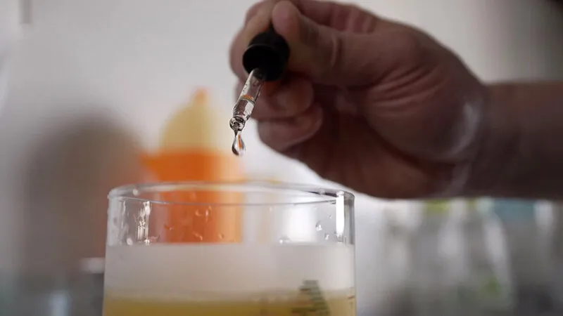 【JK】ゲームの中にしか友達のいない女子校生が触れるだけで股間から潮を吹き乱す媚薬漬け放水遊戯 天馬ゆい