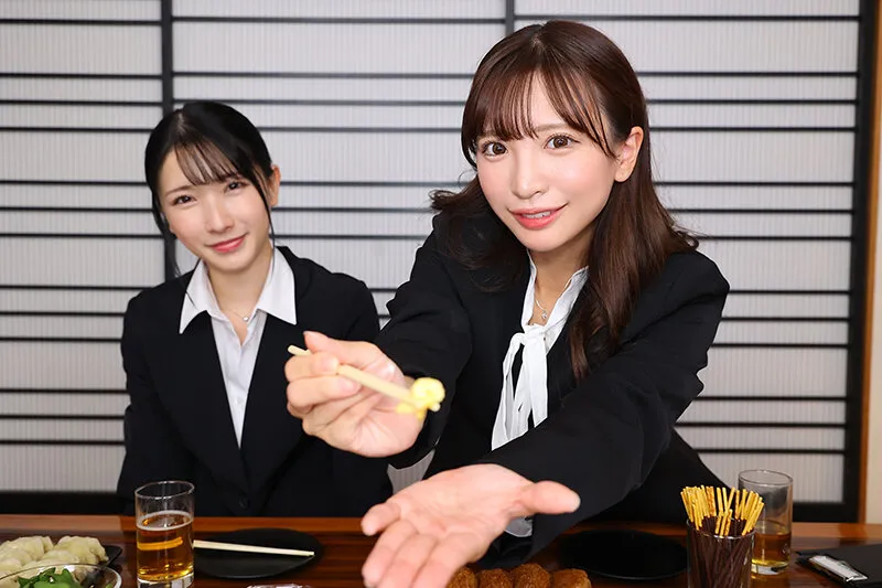 【小那海あや 宮西ひかる】【VR】【8K VR】出張先の旅館で先輩と後輩2人からこっそり密着して迫られカラダもココロも骨抜きにされるW誘惑 ひかる・あや