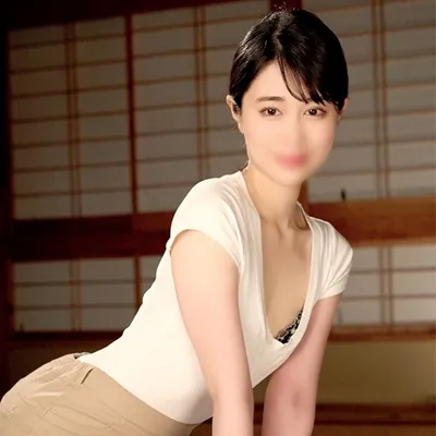 スレンダー巨尻の美人妻マッサージ師は過剰サービス常習**で…優しく丁寧に焦らし鼠径部マッサ・ベロキス手コキ・膝コキ・デカ尻ケツコキ・生ハメ中出し含むザーメン3発射【個撮】