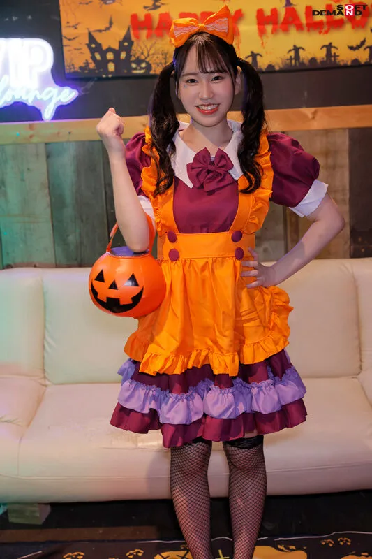 【吉村はな】【ハロウィンメイドコス】逆転マジックミラー号 渋谷ハロウィン編 「コスプレ女子えりかのSEXをナマで見たくないですか？」大人数に見られているとは知らずに激イキ姿を大胆に披露！