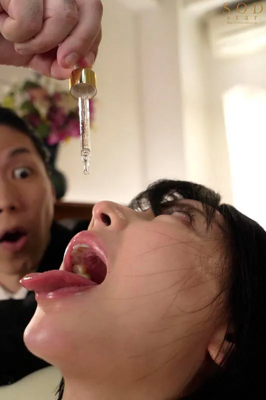 【レイプドラッグ】ガンギマリ喪服未亡人 葬儀会場で親戚達に媚ヤクを盛られ、2年振りの快楽にキメセク痙攣エクスタシーし続ける… 夏目響