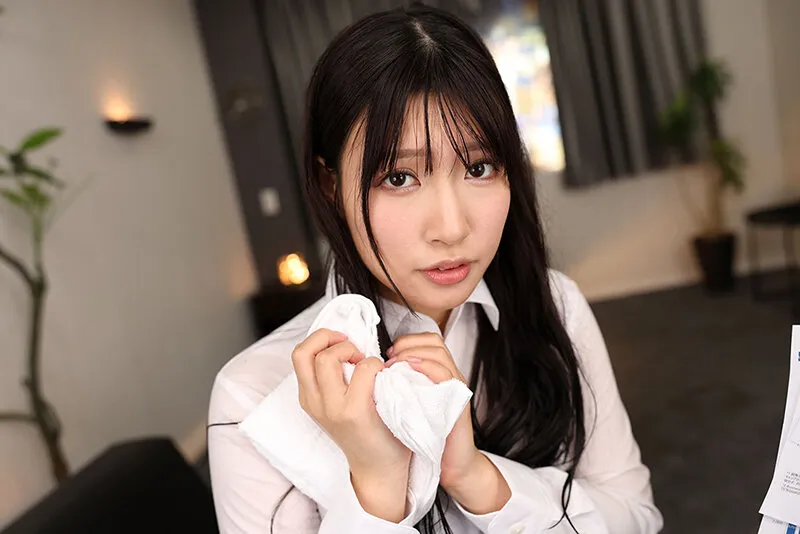 【パワハラ】【VR】これぞ8K！顔面特化アングルVR ～びしょ濡れで部屋に来た「美尻な後輩」と濡れ髪SEX～ 宮城りえ