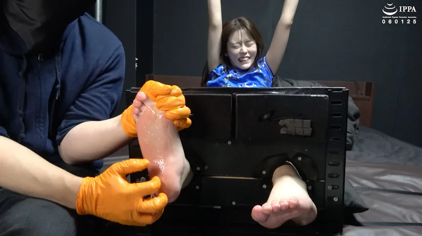 「足枷、あまりの擽ったさに声が出ないで仰け反るゆめちゃん！」WAKA-055 彩川ゆめ（3）