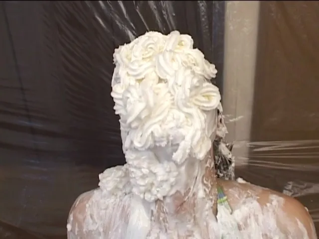 パイ投げ＆クリームまみれでエッチ 1