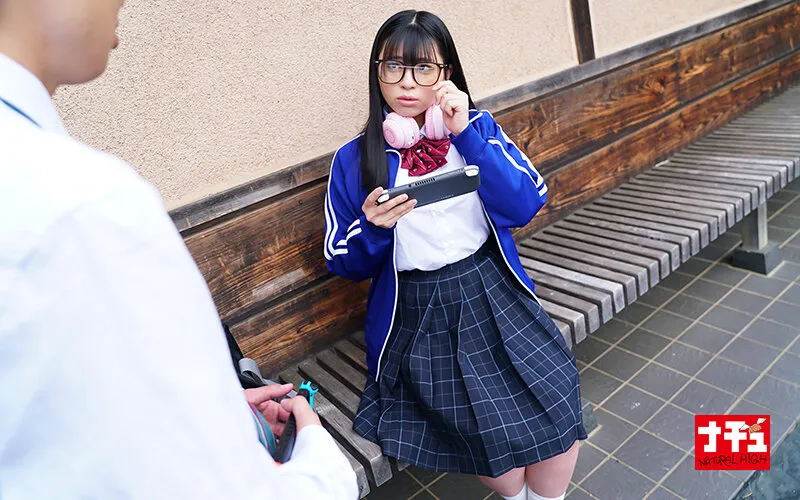 【逢月ひまり 柏木こなつ 花柳杏奈】【眼鏡JK】クラスで目立たないむっつりスケベ地味女子は密室に男の子を誘い連続射精させる変態少女