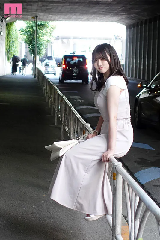 「○○くんへ。私も浮気したけどいいよね」 浮気彼氏の誕生日を一生忘れられない日にしてあげる。復讐AVデビュー。 ハメ撮り、顔射、潮吹き、3PプレイSEXビデオレター。 月乃ふわり