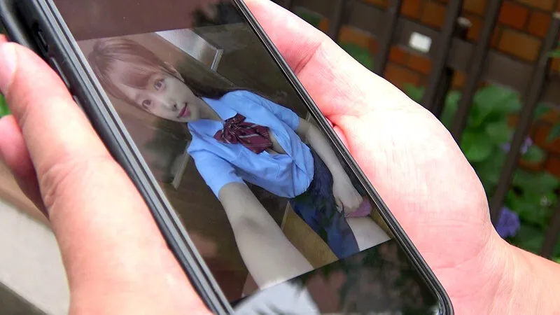 【レイプ】ファミレスNTR いやらしいオヤジ店長にノーパンノーブラ接客を強いられ慰みマ〇コになっているボクの巨乳彼女リカ （21） 椿りか