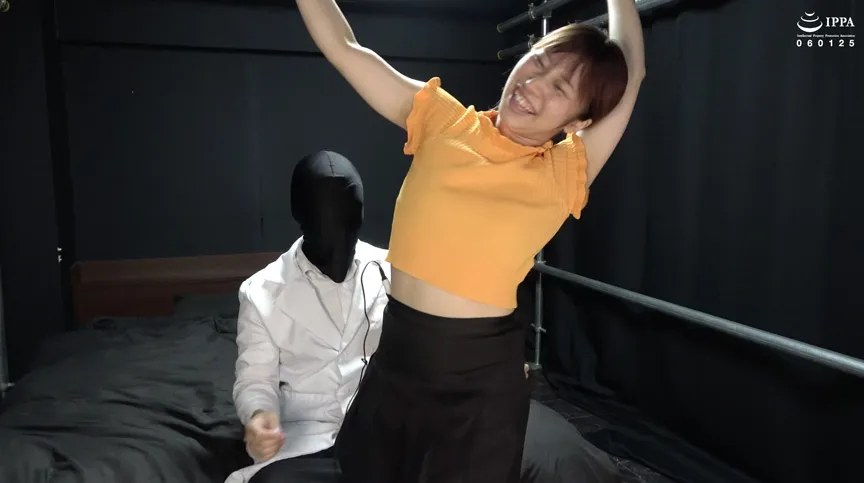 「抑えるのも大変なほど暴れるまりなちゃんの吊り拘束くすぐり」WAKA-057 立花まりな（2）