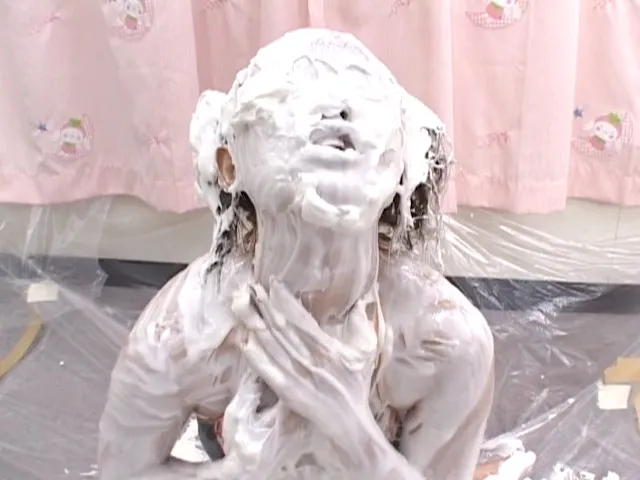 パイ投げ＆クリームまみれでエッチ 4