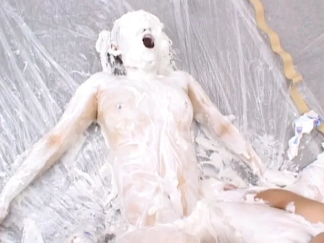 パイ投げ＆クリームまみれでエッチ 4