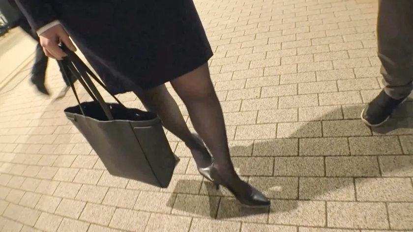 【足立るい】マジ軟派、初撮。 2095 【爆乳は一見にしかず】【ゆるふわパイズリは僥倖】【恥ずかしすぎてウブ逝き絶頂】新宿をぶらつく仕事帰りの新卒ちゃんをナンパ！スーツの下に隠された発育が良過ぎる爆乳はまさにおっぱいの申し子！！想定外の乳の揺れ！ウブなリアクションもいちいちエロカワイくてたまらん！もうシコシコが止められない！！