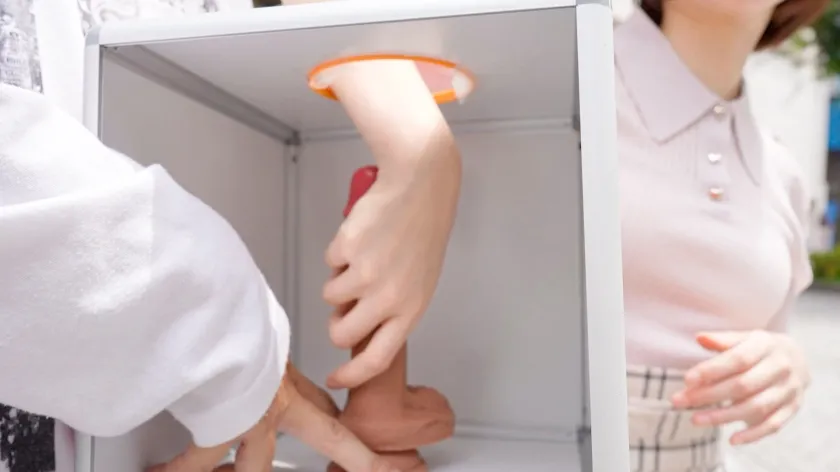 【綾瀬もか】マジ軟派、初撮。 2103 小柄なくりくり黒目の美少女子大生を新宿でナンパ！箱の中身はなんだろな！ゲームで高額賞金！？あれよあれよという間にエスカレートしていって！？このルックスで幼い喘ぎ声！反則です！