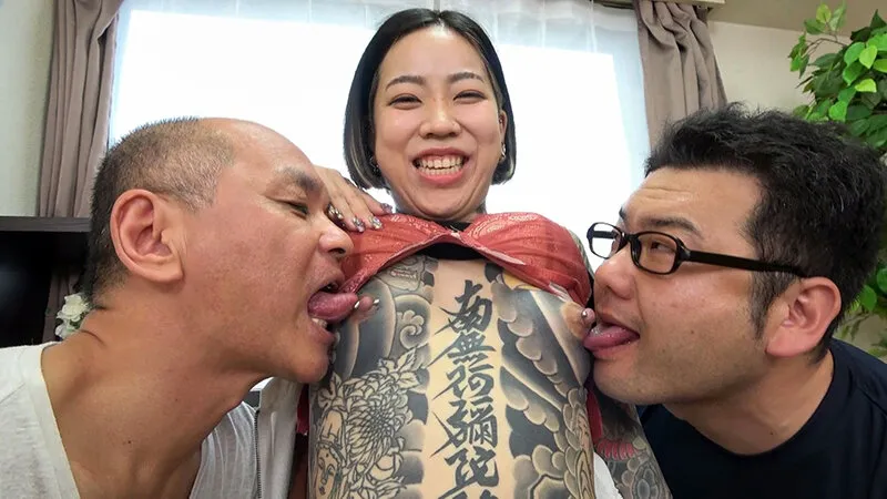 ぶっとび舌割れWピース スプリットタン＆全身タトゥー 結城雫