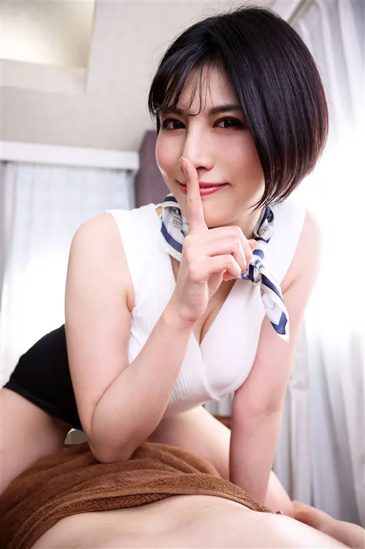 【VR】彼女が至近距離にいるのに高身長スリム美巨乳S級美女にこっそり生チ〇ポを挿入され中出ししまくったNTRペアルームエステ 九十九メイ