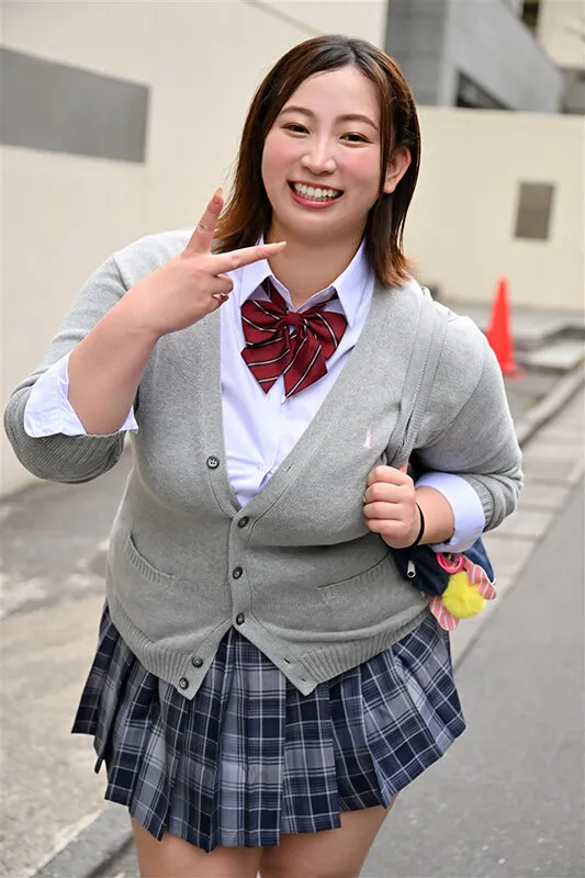 【VR】【圧倒的超肉感特化】Y2KむっちむちぱっつぱつJ○コスプレ娘と金玉袋から精子が枯れ果てるまで何度も何度も貪り性交！！ 藤沢麗央