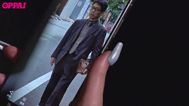 乳首こねくり痴女暗●者 VIPを腹上●させるギャルビッチ女豹スパイ AIKA