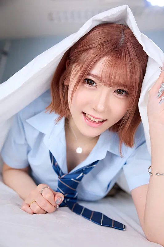 【JK】【VR】【8K VR】授業中に体調が悪くなった僕。隣の席のギャルのあかりちゃんに連れられて保健室で休んだら、お口マ○コと生マ○コの抜きテクニックで精巣から無理やり精子を引き上げられ、アヘ顔中出しとアヘ顔顔射を決め込んだ。 皆瀬あかり