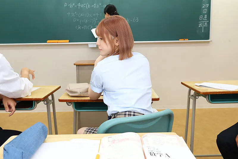 【JK】【VR】【8K VR】授業中に体調が悪くなった僕。隣の席のギャルのあかりちゃんに連れられて保健室で休んだら、お口マ○コと生マ○コの抜きテクニックで精巣から無理やり精子を引き上げられ、アヘ顔中出しとアヘ顔顔射を決め込んだ。 皆瀬あかり