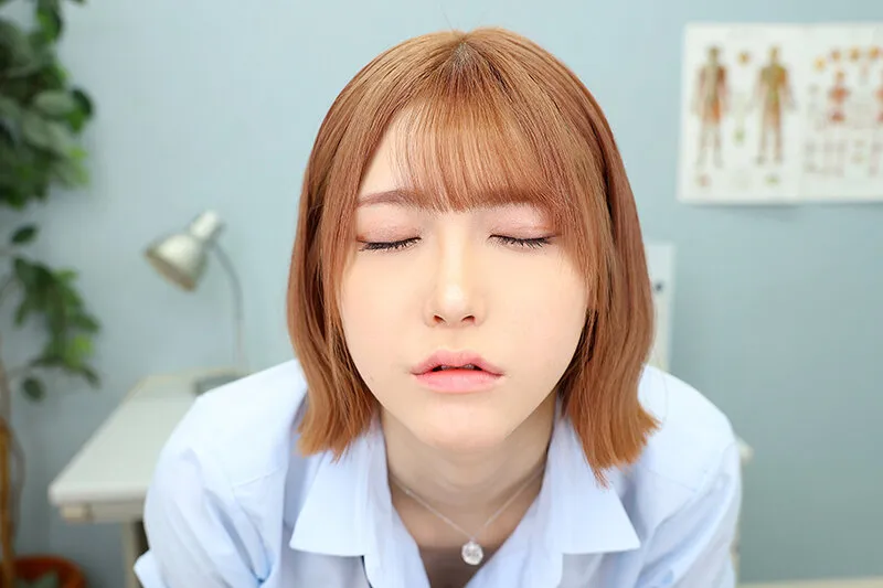 【JK】【VR】【8K VR】授業中に体調が悪くなった僕。隣の席のギャルのあかりちゃんに連れられて保健室で休んだら、お口マ○コと生マ○コの抜きテクニックで精巣から無理やり精子を引き上げられ、アヘ顔中出しとアヘ顔顔射を決め込んだ。 皆瀬あかり